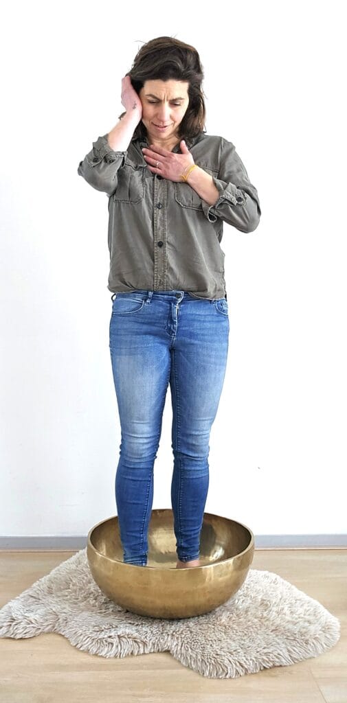 Deze grote schaal heeft een diepe, dragende trilling die je echt door je hele lichaam voelt gaan.